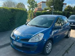 Blau Gebraucht 2007 Renault Clio II Kleinwagen | 2.000 €