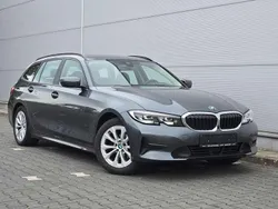 Grau Gebraucht 2020 BMW 318 Kombi | 15.900 € (Fairer Preis)