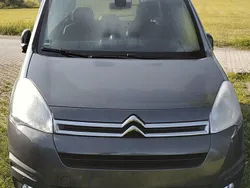 Grau Gebraucht 2015 Citroën Berlingo SELECTION Van / Kleinbus | 7.999 € (Fairer Preis)