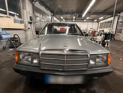 Grau Gebraucht 1987 Mercedes 190 Limousine | 5.500 €
