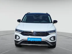 Pure white schwarz Gebraucht 2024 VW T-Roc Move SUV | 27.480 € (Fairer Preis)