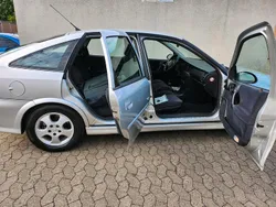 Silber Gebraucht 1999 Opel Vectra Edition Limousine | 2.450 € (Etwas zu teuer)