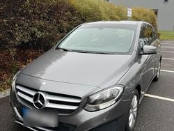 Grau Gebraucht 2015 Mercedes B180 Van / Kleinbus | 8.000 € (Guter Preis)