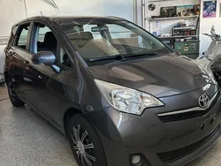 Grau Gebraucht 2011 Toyota Verso-S Van / Kleinbus | 4.500 € (Guter Preis)