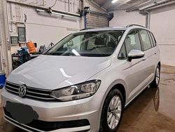 Silber Gebraucht 2017 VW Touran Van / Kleinbus | 15.500 € (Fairer Preis)