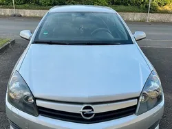 Silber Gebraucht 2005 Opel Astra GTC Coupé | 1.500 €