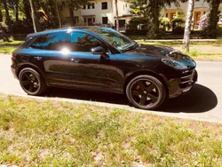 Schwarz Gebraucht 2017 Porsche Macan Turbo SUV | 46.900 €