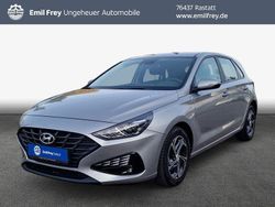 Shimmering silver Gebraucht 2023 Hyundai i30 Select Limousine | 16.860 € (Guter Preis)