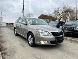 Beige Gebraucht 2011 Skoda Octavia Ambition Kombi | 6.199 € (Etwas zu teuer)