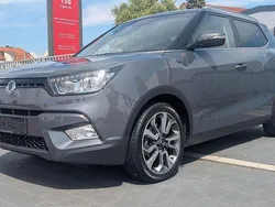 Grau Gebraucht 2015 Ssangyong Tivoli Sapphire SUV | 6.999 € (Fairer Preis)