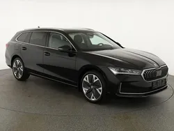 Onyx schwarz metallic (metallic) Gebraucht 2024 Skoda Superb Selection Kombi | 41.495 € (Guter Preis)