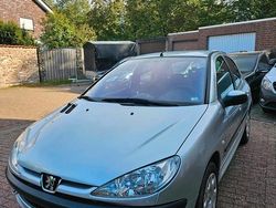Silber Gebraucht 2004 Peugeot 206 Kleinwagen | 1.250 € (Teuer)
