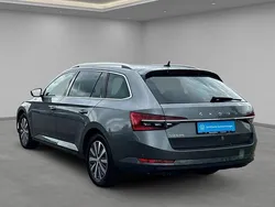 Graphite grau metallic (metallic) Gebraucht 2024 Skoda Superb Style Kombi | 32.210 € (Superpreis)