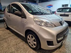 Grau Gebraucht 2009 Peugeot 107 Filou Kleinwagen | 2.999 € (Fairer Preis)