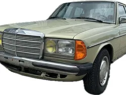 Grün Gebraucht 1982 Mercedes E300 Limousine | 7.900 €