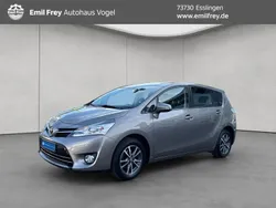 Braun Gebraucht 2014 Toyota Verso Skyview Edition Van / Kleinbus | 13.980 € (Etwas zu teuer)