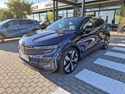 Nachtblau, dach in black pear Gebraucht 2023 Renault Mégane SUV | 26.480 € (Fairer Preis)