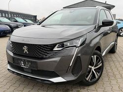 Grau Gebraucht 2023 Peugeot 5008 GT-line Van / Kleinbus | 24.395 € (Etwas zu teuer)