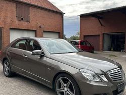 Braun Gebraucht 2009 Mercedes E220 Elegance Limousine | 14.000 €