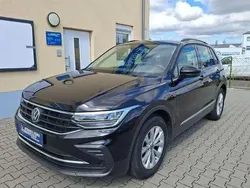 Deep black perleffekt Gebraucht 2022 VW Tiguan Life SUV | 24.890 € (Guter Preis)