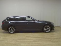 Schwarz Gebraucht 2023 BMW 318 Shadowline Kombi | 22.480 € (Superpreis)