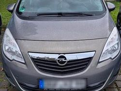 Braun Gebraucht 2011 Opel Meriva Design Edition Van / Kleinbus | 4.300 € (Fairer Preis)