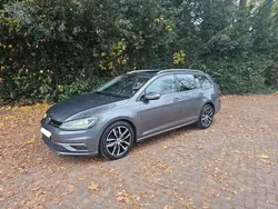 Grau Gebraucht 2018 VW Golf VII Comfortline Kombi | 8.450 €