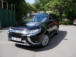 Schwarz Gebraucht 2020 Mitsubishi Outlander P-HEV Basis SUV | 20.300 €
