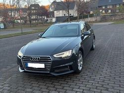 Grau Gebraucht 2019 Audi A4 Comfort Kombi | 24.800 € (Teuer)