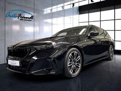 Blacksapphire metallic (metallic) Gebraucht 2024 BMW 520 M Sport Kombi | 55.400 € (Etwas zu teuer)