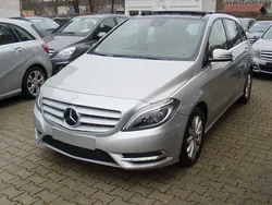 Silber Gebraucht 2012 Mercedes B180 Van / Kleinbus | 14.990 € (Fairer Preis)