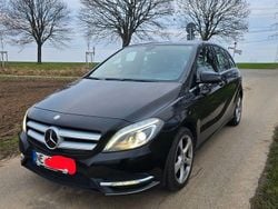 Schwarz Gebraucht 2013 Mercedes B180 Van / Kleinbus | 11.999 € (Fairer Preis)