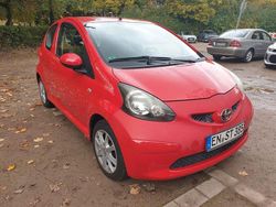 Rot Gebraucht 2006 Toyota Aygo Kleinwagen | 2.850 € (Etwas zu teuer)