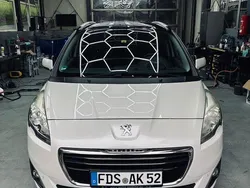 Weiß Gebraucht 2014 Peugeot 5008 Allure Van / Kleinbus | 18.000 €