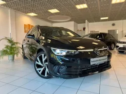 Deep black Gebraucht 2024 VW Golf VIII R-line Kombi | 25.980 € (Superpreis)