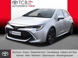 Cosmicsilber metallic Gebraucht 2020 Toyota Corolla Lounge Limousine | 26.989 € (Teuer)
