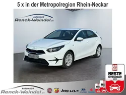 Weiß Neu 2024 Kia Ceed Vision Limousine | 22.489 € (Fairer Preis)
