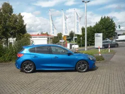 Blau Gebraucht 2018 Ford Focus ST-Line Limousine | 13.990 € (Etwas zu teuer)