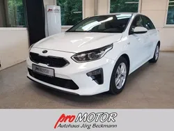 Weiß Gebraucht 2019 Kia Ceed Edition 7 Limousine | 14.444 € (Fairer Preis)