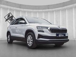 Weiß metallic Gebraucht 2024 Skoda Karoq SUV | 30.960 € (Fairer Preis)