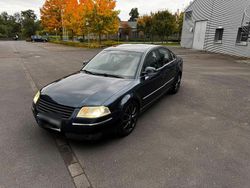 Blau Gebraucht 2004 VW Passat Limousine | 2.500 €