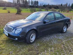 Blau Gebraucht 2004 Mercedes E220 Classic Limousine | 2.500 € (Guter Preis)