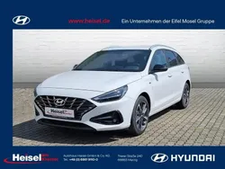 Serenity white / mic Gebraucht 2024 Hyundai i30 Advantage Kombi | 24.860 € (Fairer Preis)