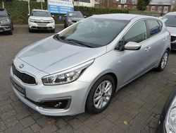 Silber Gebraucht 2016 Kia Ceed Limousine | 10.990 € (Fairer Preis)