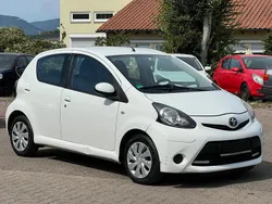 Weiß Gebraucht 2012 Toyota Aygo Cool Kleinwagen | 2.799 € (Fairer Preis)
