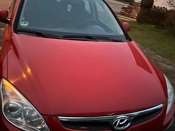 Rot Gebraucht 2009 Hyundai i30 Kombi | 2.200 €
