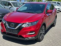 Rot Gebraucht 2017 Nissan Qashqai N-Connecta SUV | 10.800 € (Fairer Preis)