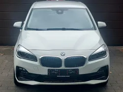Weiß Gebraucht 2020 BMW 220 Active Tourer Sport Line Van / Kleinbus | 16.999 € (Fairer Preis)