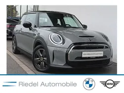 Grau Gebraucht 2021 Mini Cooper SE Essential Kleinwagen | 15.790 € (Guter Preis)