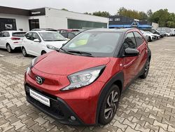 Rot Gebraucht 2024 Toyota Aygo Play Kleinwagen | 13.990 €